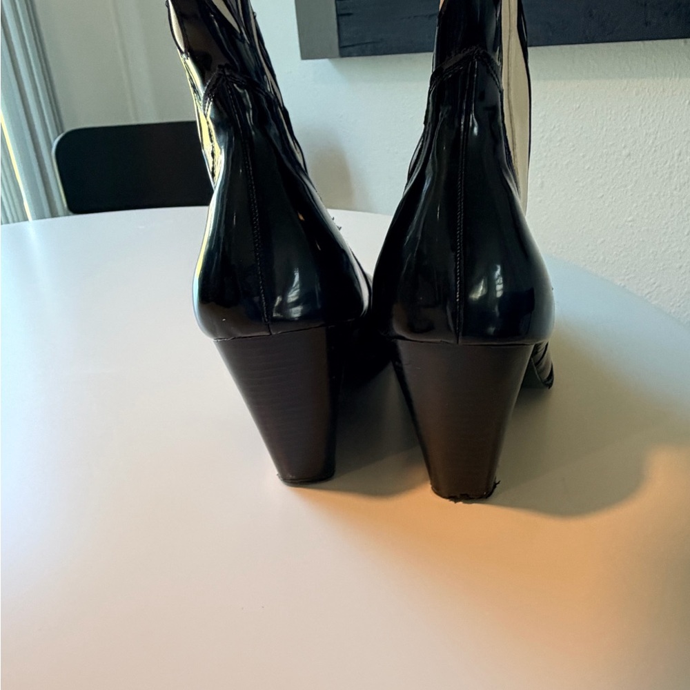 Stylish Black and White Flame Boots - Picture 11 of 12